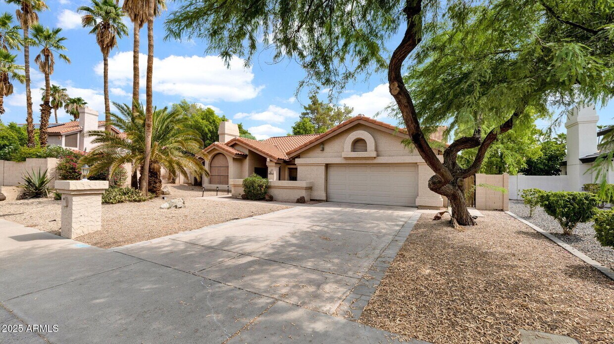 Primary Photo - 7672 E Windrose Dr