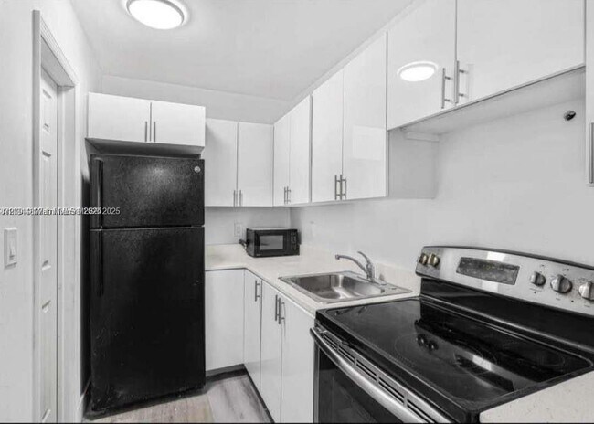 Foto del edificio - 1539 NW 8th Ave