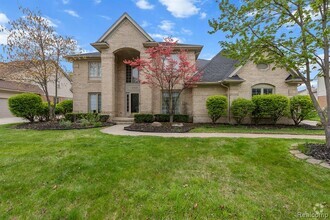 Building Photo - 45419 Glengarry Blvd