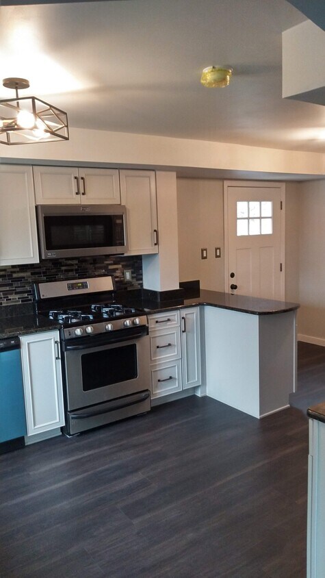 Foto principal - 1473 Hollyrood Rd