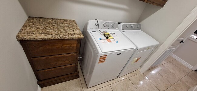 Foto del edificio - 6618 Garden Woods Ave