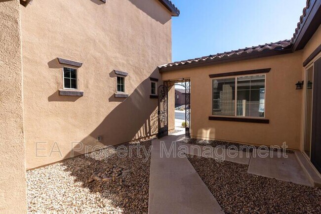 Building Photo - 827 Mesa Roja Trail NE