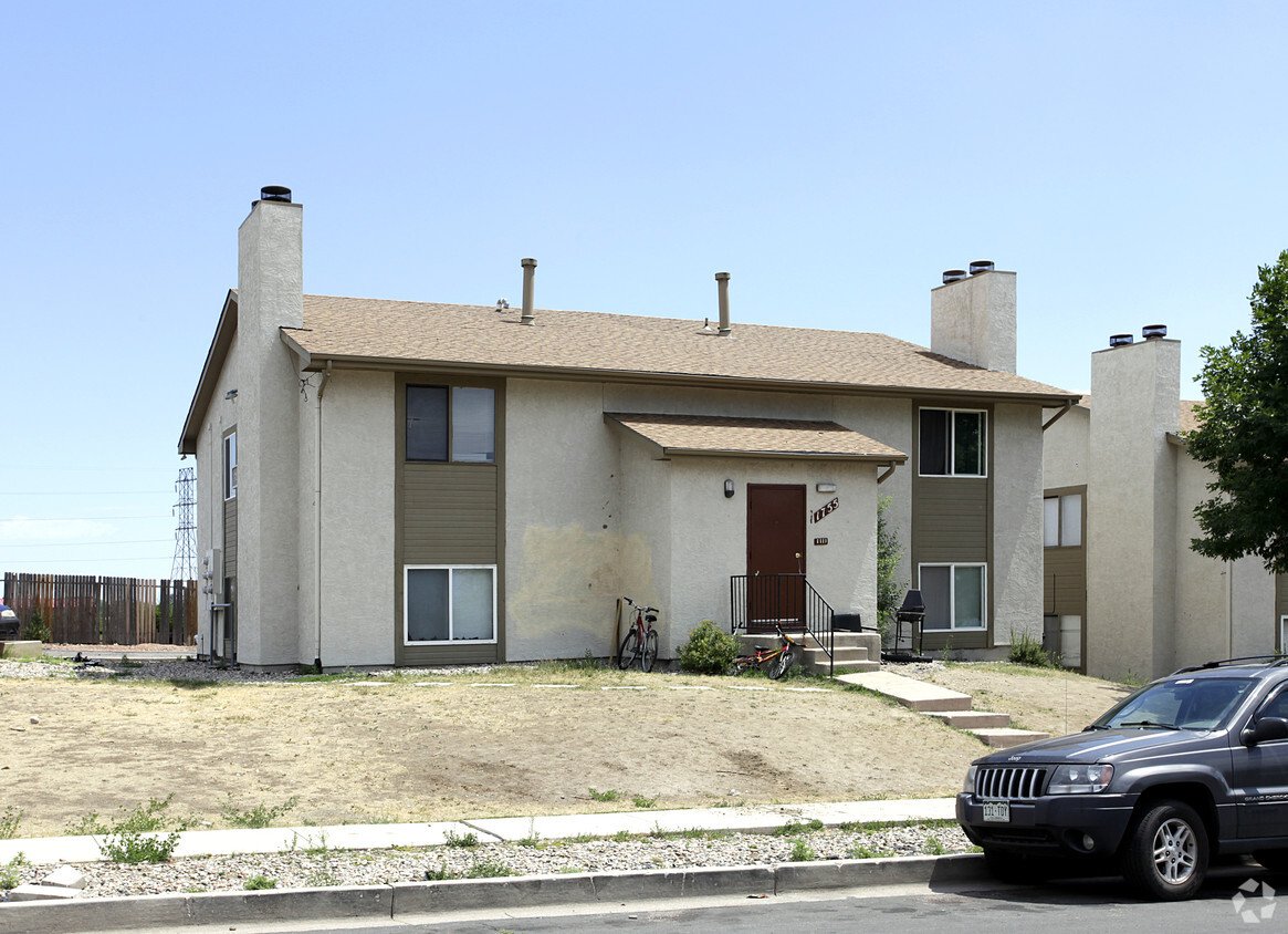 Building Photo - Sun Meadow Villas