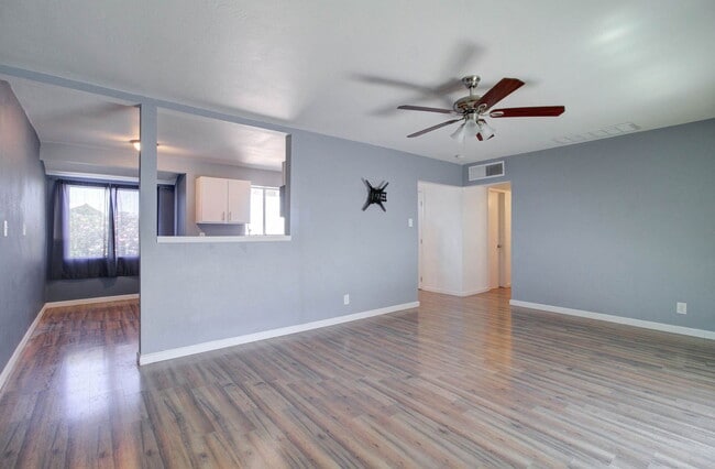 Building Photo - 5657 N 39th Ave