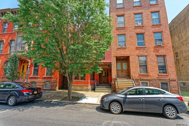 Building Photo - 150 2nd St