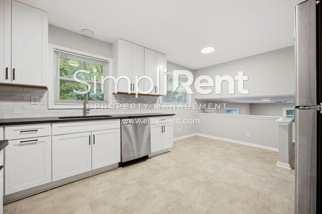 Foto del edificio - Beautifully Updated 4 Bedroom Home in Decatur! -1st month's Rent FREE with a 13-month lease!