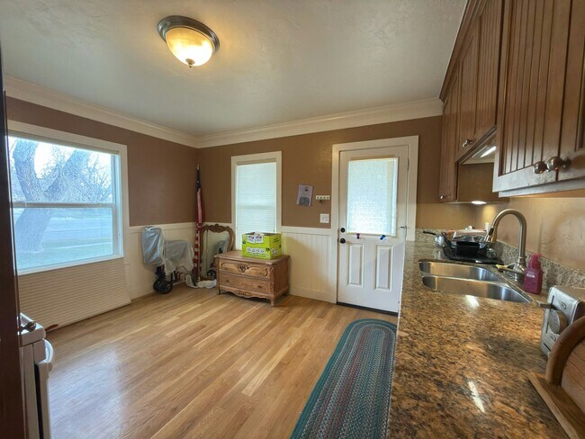 Foto del edificio - 240 S Main St