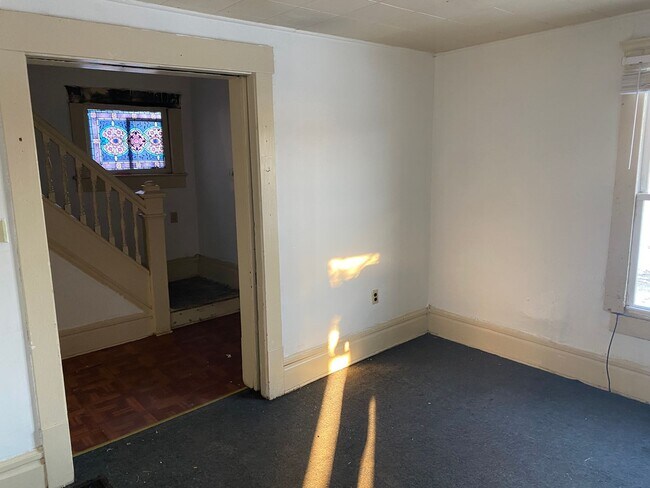 Foto del edificio - Spacious 3-Bedroom Home for Lease in Akron