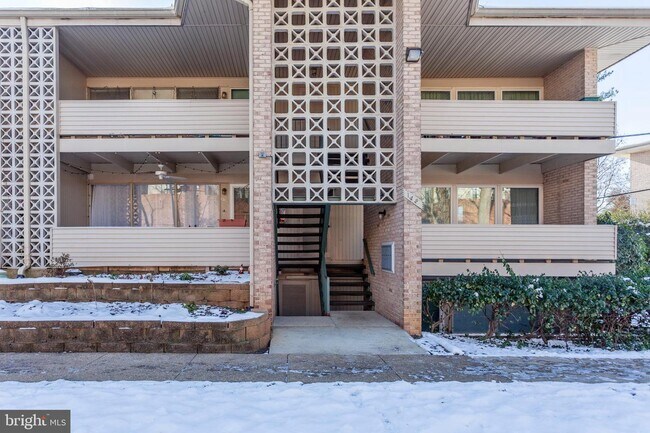 Building Photo - 142 Birch St