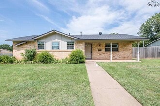 Building Photo - 10 Jo Ann Cir