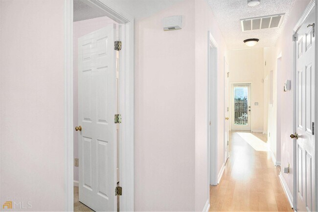Building Photo - 2290 Charleston Pointe SE