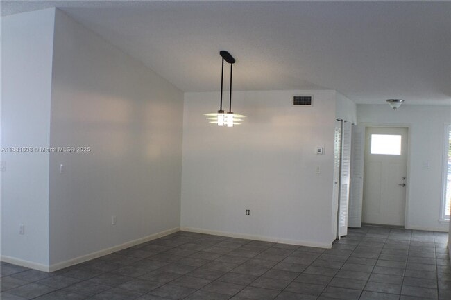 Foto del edificio - 1321 SW 151st Terrace
