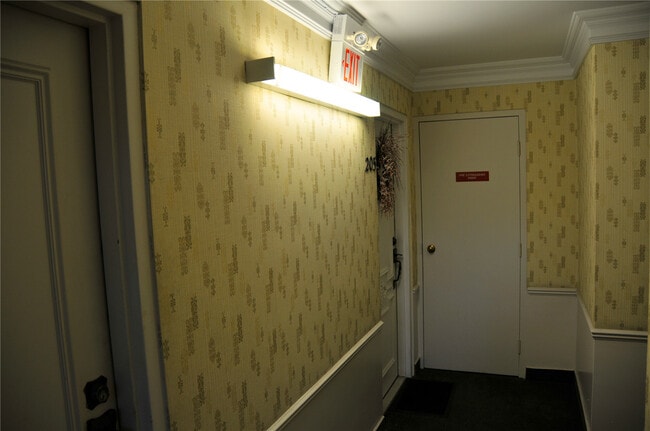 Building Photo - 3044 Sandwich St.