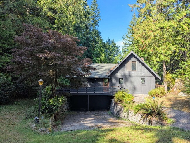 Foto del edificio - 3-Bed Retreat with Forest Abundance
