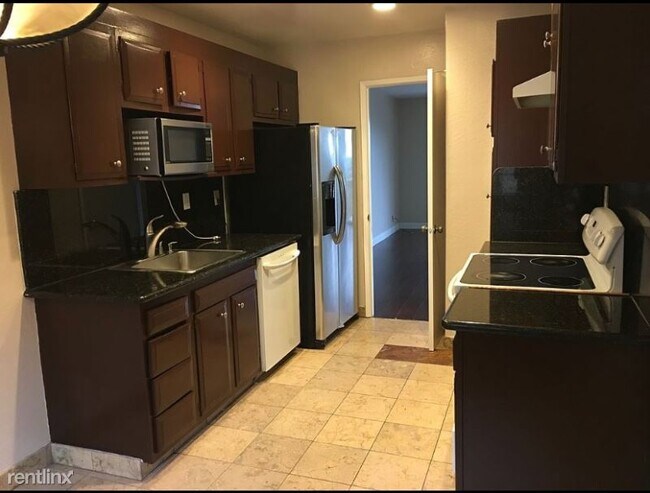 Foto del edificio - 4050 Farm Hill Blvd