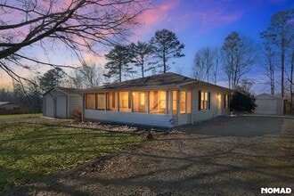 Building Photo - 1544 31st St Ct SE