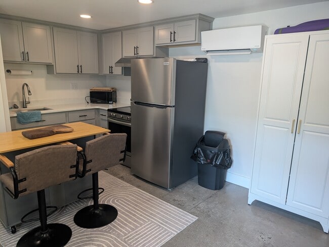 Building Photo - 1611 US-11