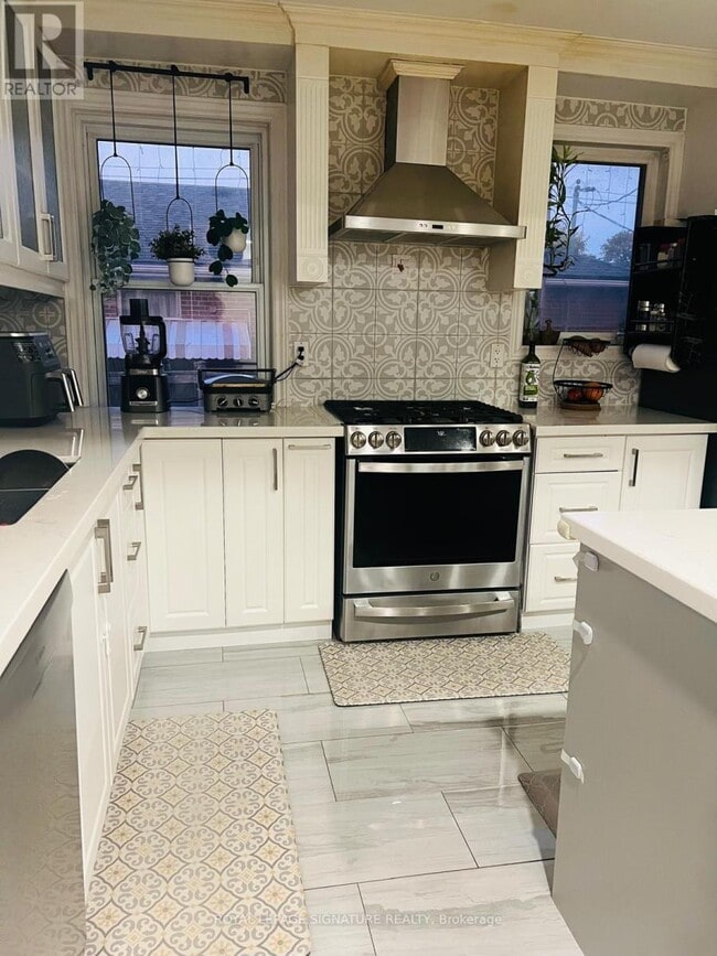 Building Photo - 30 Gentian Dr