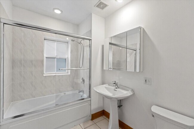 Foto del edificio - 915 W Sunnyside Ave
