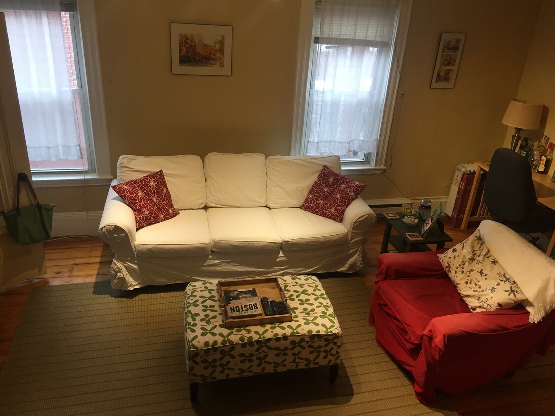 Primary Photo - 39 Greenwich Ct