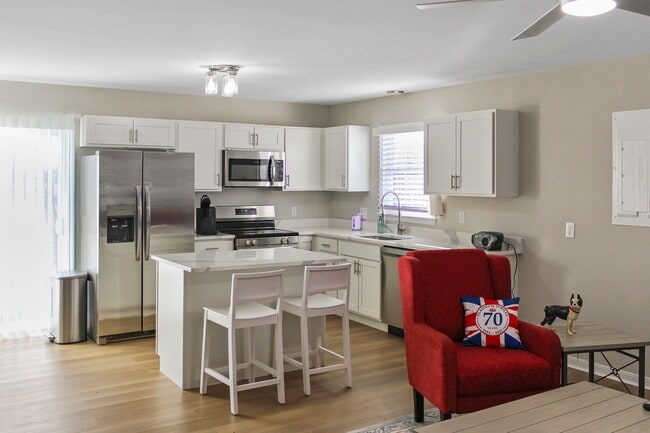 Building Photo - Newly Renovated 3 bed / 2 bath home