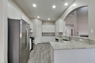 Building Photo - 7015 Fountain Lilly Dr