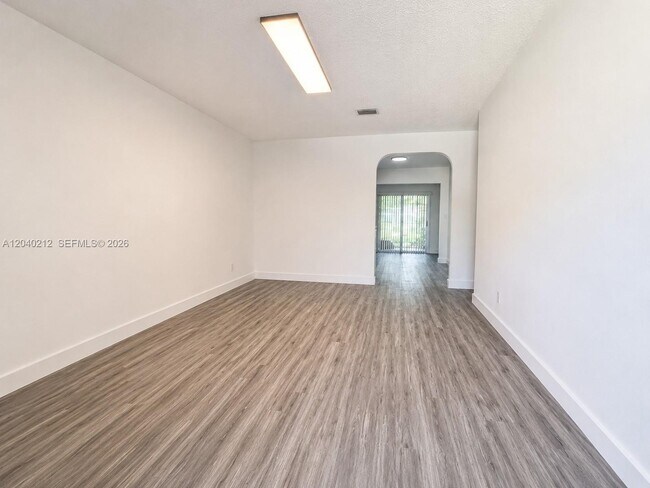 Foto del edificio - 730 SW 5th Ave