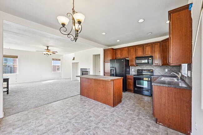 Foto del edificio - 7005 Wood Lily Dr