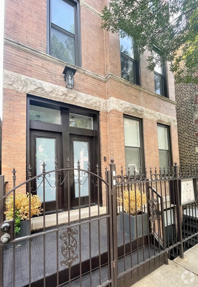 Building Photo - 1241 N Bosworth Ave