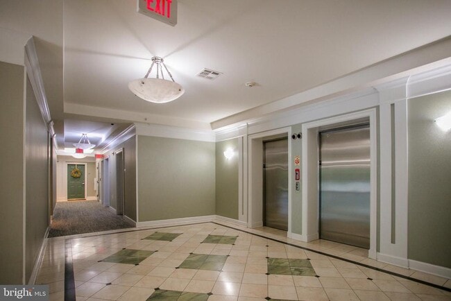 Building Photo - 525 Belmont Bay Dr
