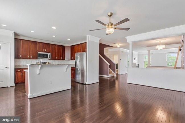 Building Photo - 703 Skippers Ln