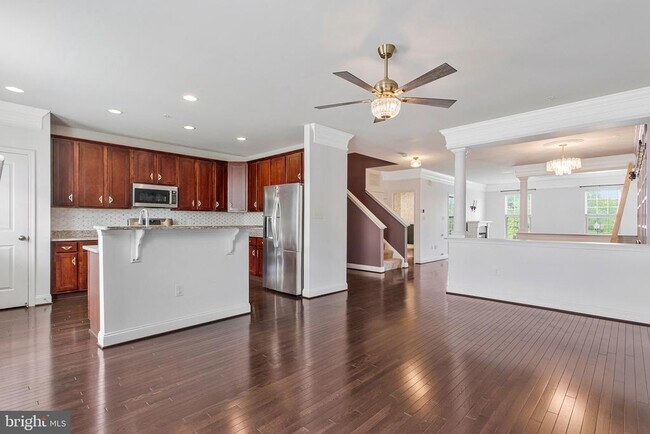 Foto del edificio - 703 Skippers Ln