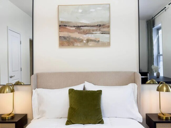 Foto del edificio - Furnished room/NOT APARTMENT