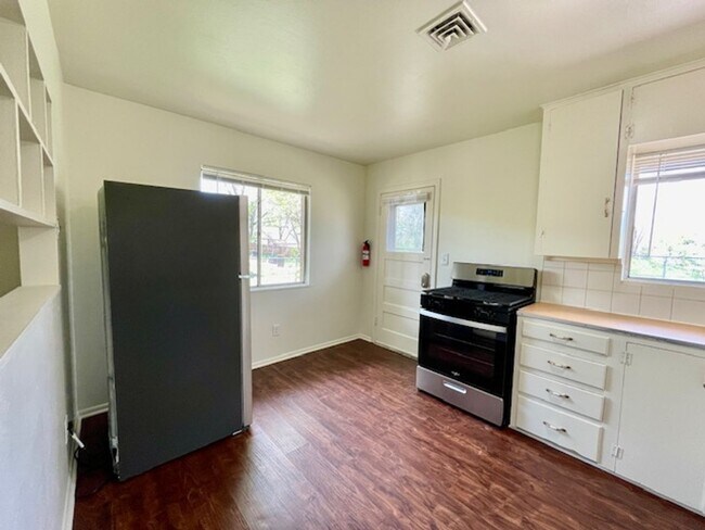 Foto del edificio - Upgraded Duplex