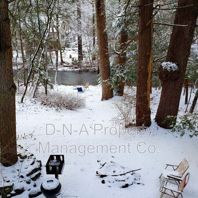 Foto del edificio - 3530 Spruce Cabin Rd