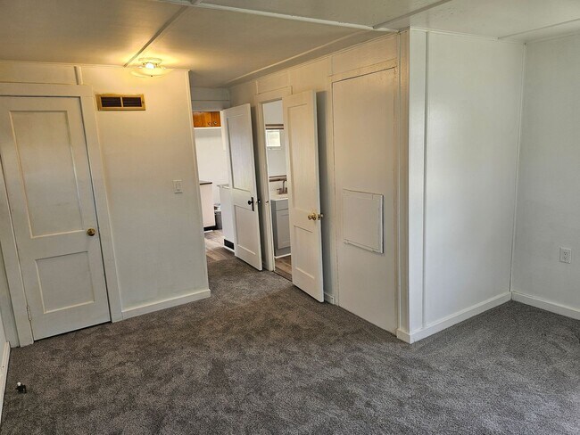 Foto del edificio - 1526 Oak Harbor Rd