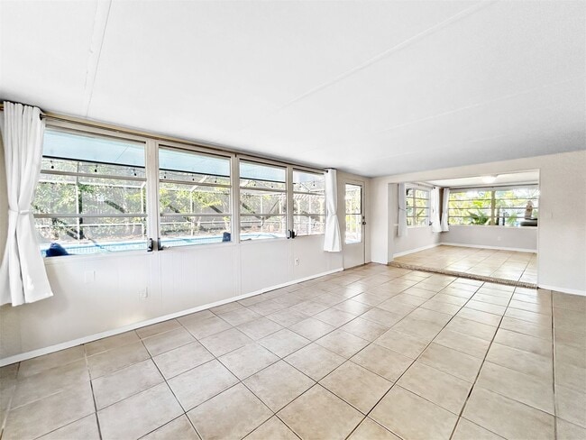 Foto del edificio - Beautiful Clearwater Home with Pool - 2bed|2bath