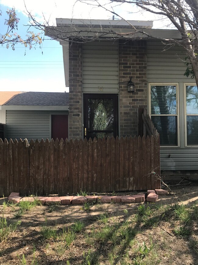 Building Photo - 14 Cherrywood Square