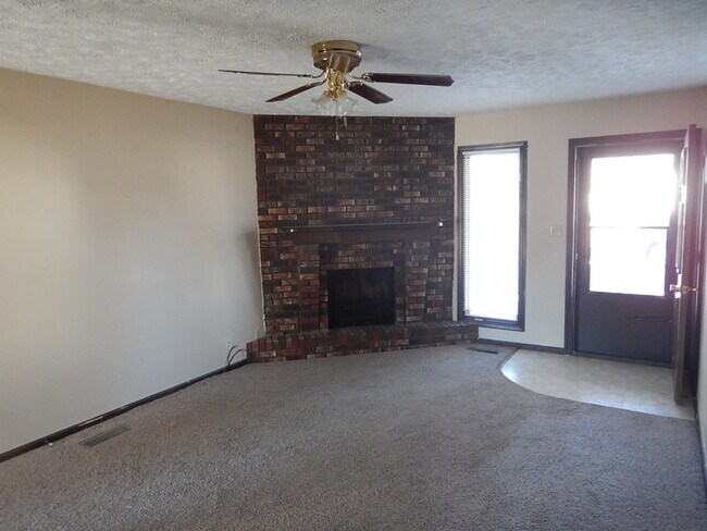 chimenea - 3110 W E St