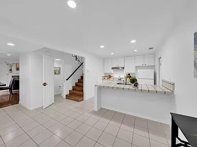 Building Photo - 2525 Home Crest Dr