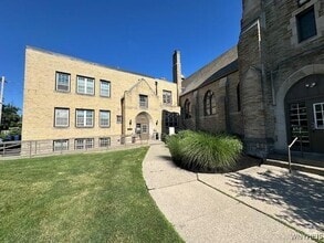 Building Photo - 700 Parkside Ave