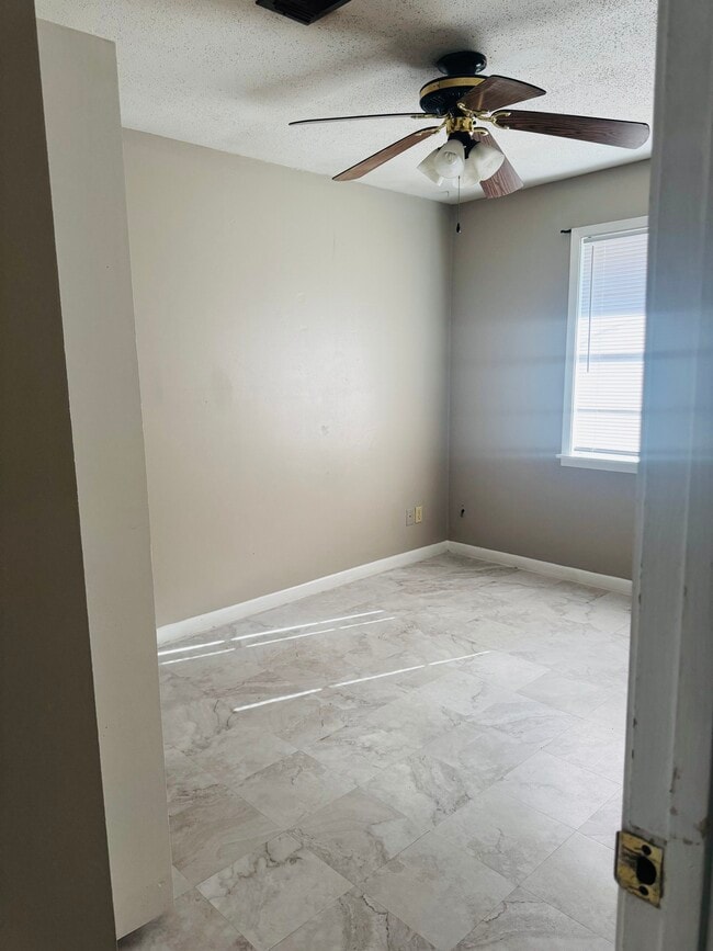 Foto del edificio - 1915 Reed St