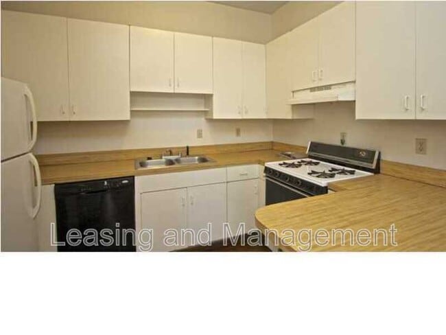 Building Photo - 156 Coming St