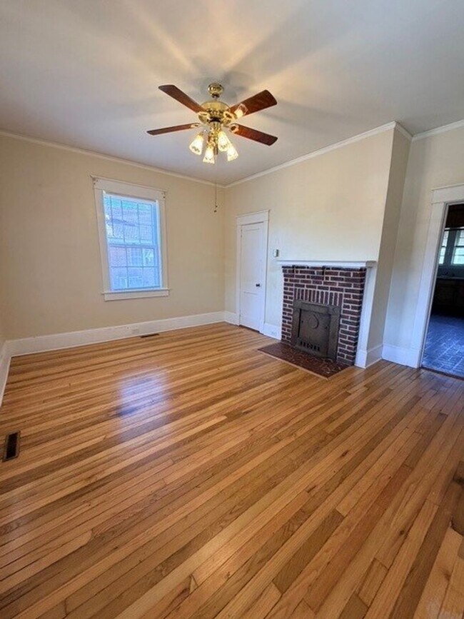 Foto del edificio - 420 Bond Ave