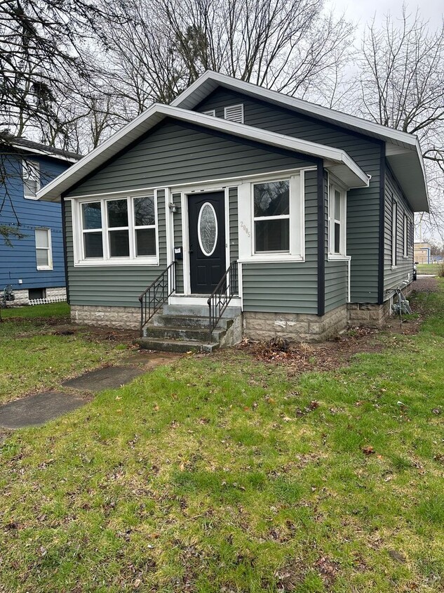 Primary Photo - 2 Bedroom 1 Bathroom House with 1-car garage.