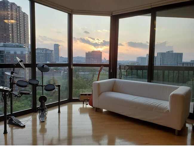 Foto del edificio - 33 W Delaware Pl