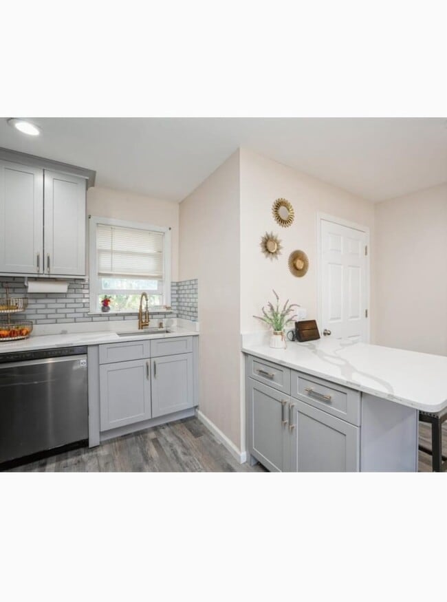 Building Photo - 298 Nedellec Dr