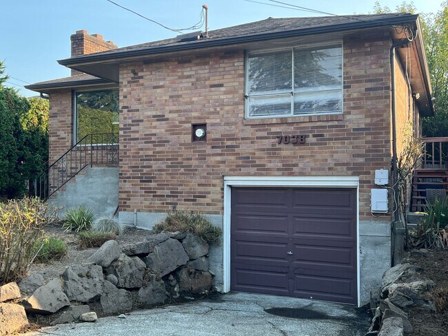 Foto del edificio - Classic 4 Bed Brick Home in Ravenna