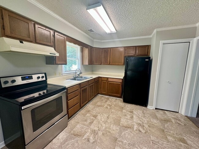 Building Photo - Charming 3 Bedroom Home!