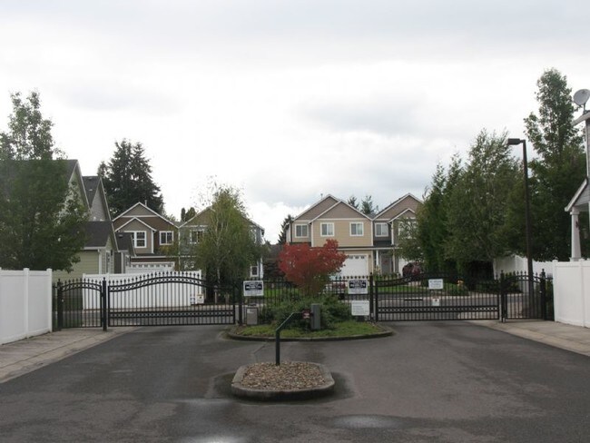Foto del edificio - 3 Bedroom Townhouse In Gated Community!